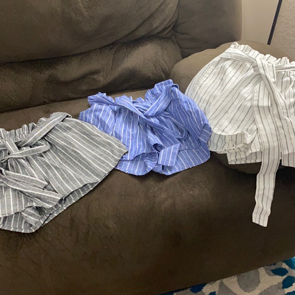 Pin striped dress shorts never worn size small🌷